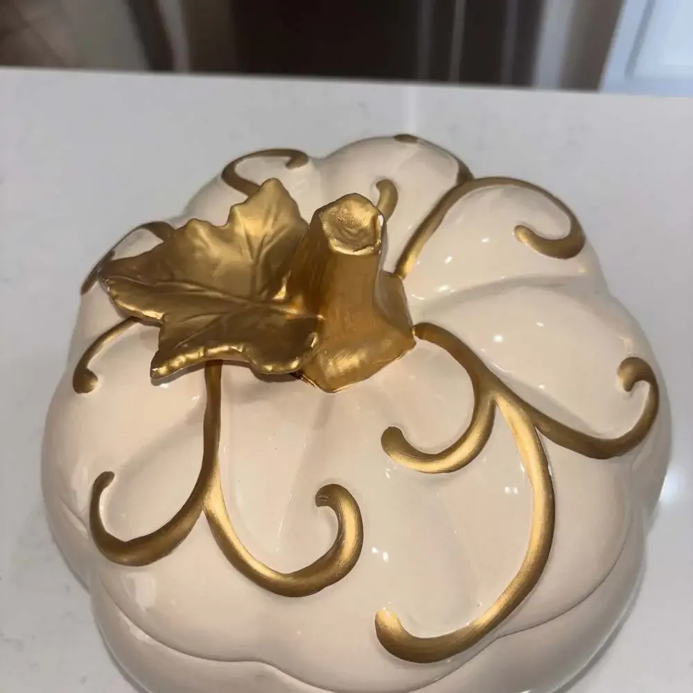 Cheryl’s Cookies Glazed Ceramic White/Gold Pumpkin Cookie Jar/Canister Sealing L